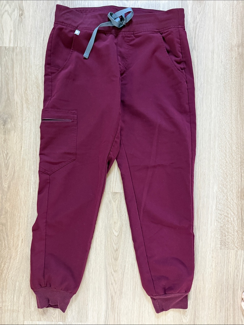 Figs Joggers size SMALL burgundy